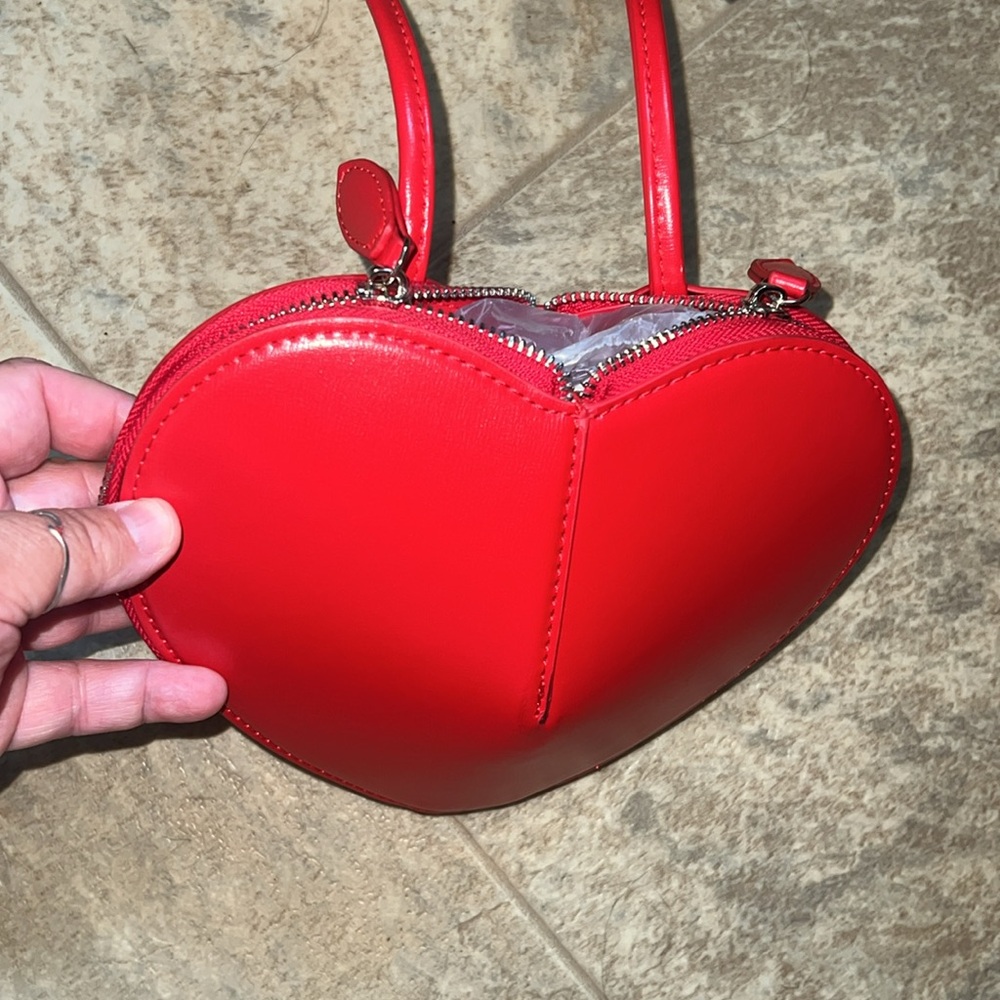 Amazon Red Heart Mini Bag - Picture 3 of 5